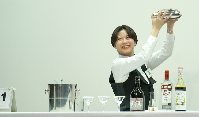 国際ホテル科2年生カクテルコンペティション
